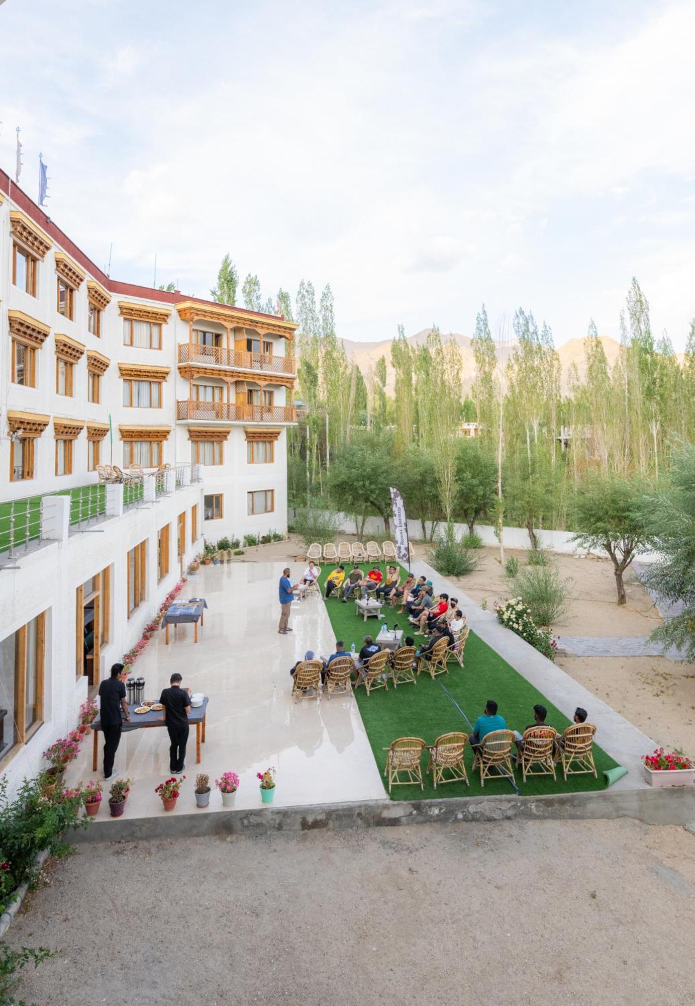 Hotel Deskitsal Leh Exterior photo